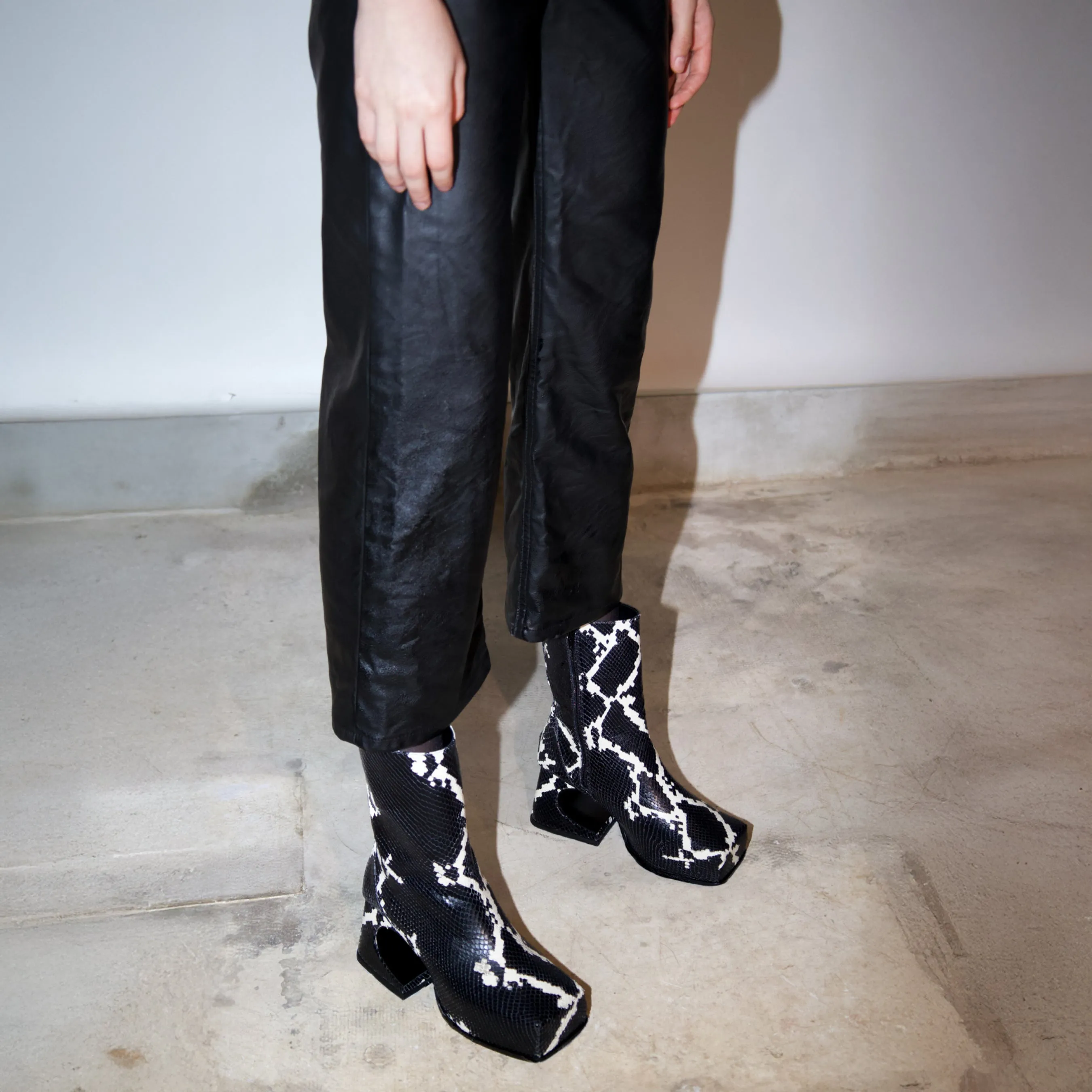 Black Snow Roxy Boots