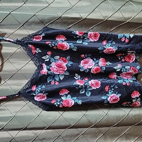 EUC- Thalia Sodi Floral Robe w/Fixed Back Tie &amp; Matching Chemise