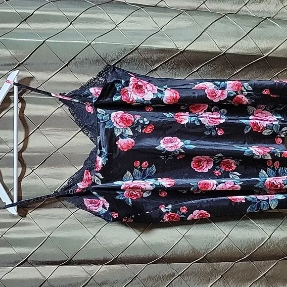 EUC- Thalia Sodi Floral Robe w/Fixed Back Tie &amp; Matching Chemise