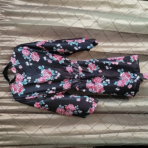 EUC- Thalia Sodi Floral Robe w/Fixed Back Tie &amp; Matching Chemise