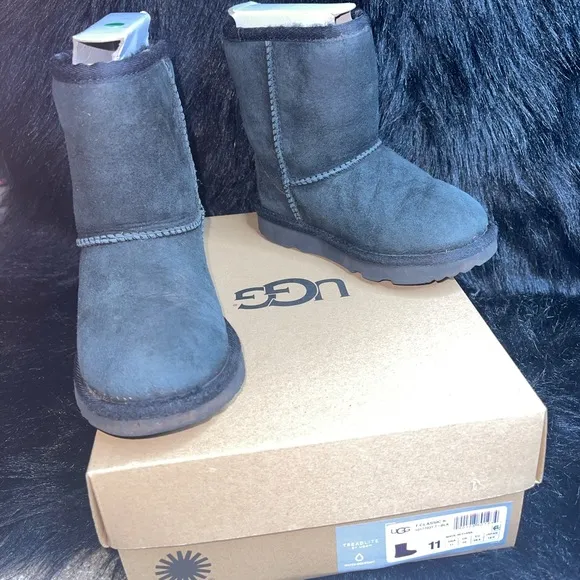 Girls Ugg boots Black