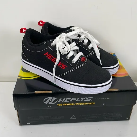 Heelys Boys Youth Size 5 Roller Shoes Black Red