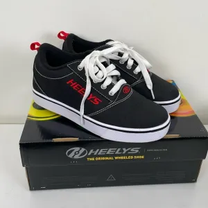 Heelys Boys Youth Size 5 Roller Shoes Black Red