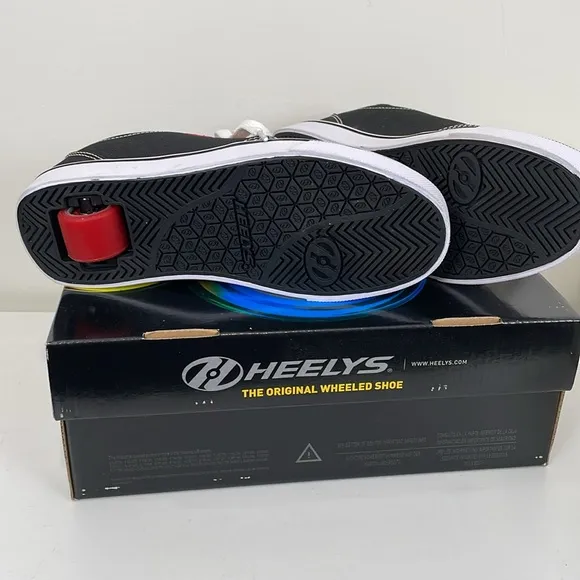 Heelys Boys Youth Size 5 Roller Shoes Black Red