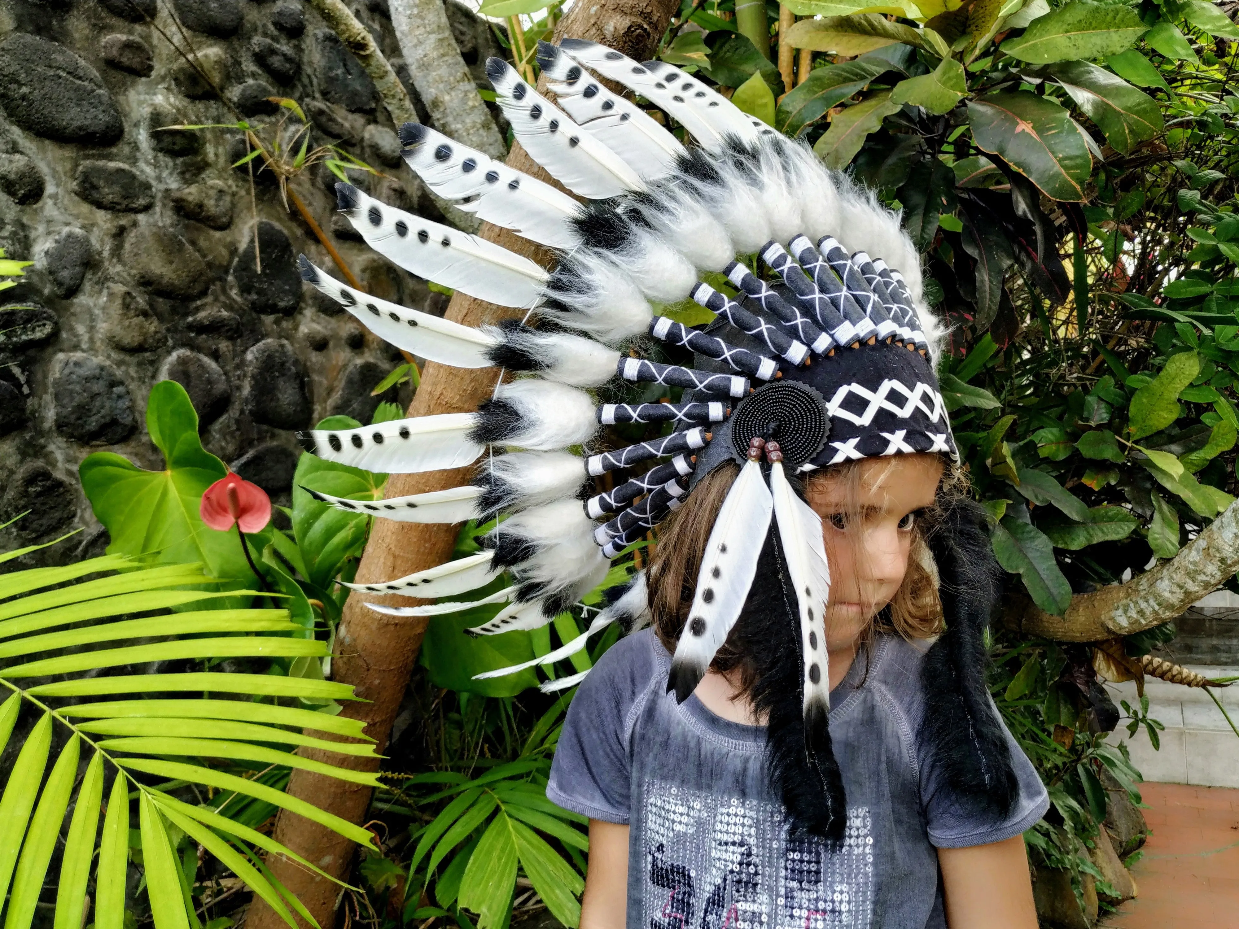 K07 For Kid / Children From 5-8 years old: black and white Chief indian Feather Headdress / Native american Style Warbonnet for the little ones