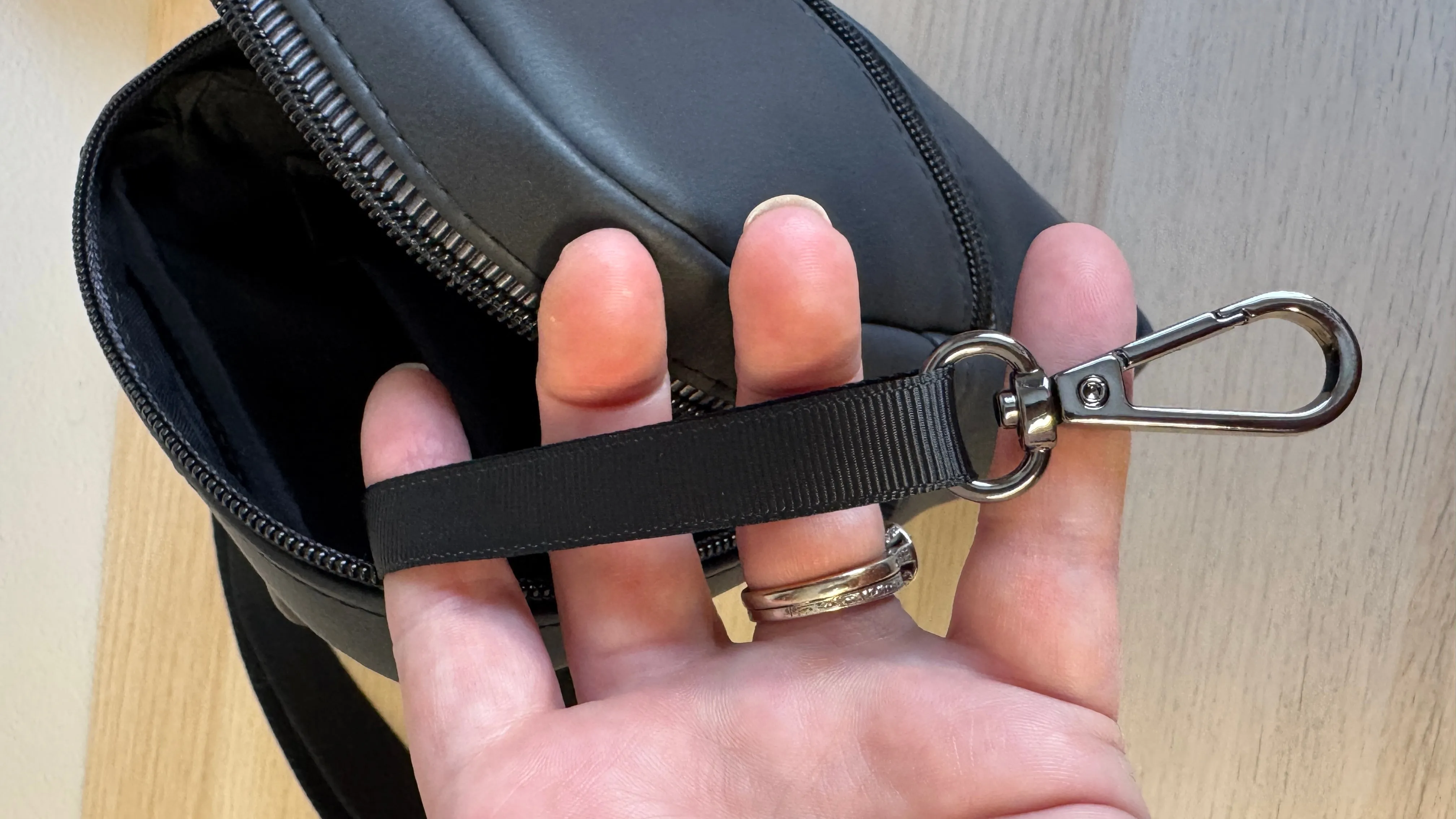 Medium Andie Sling