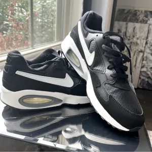 NIB Nike Air Max ST Sneaker Grade Sz 7