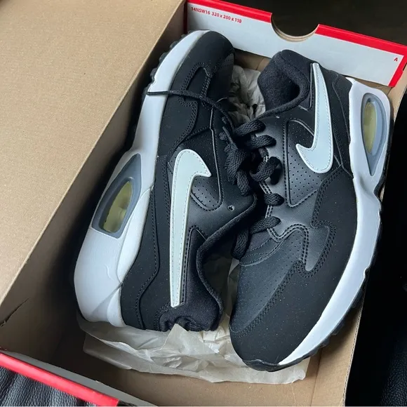 NIB Nike Air Max ST Sneaker Grade Sz 7