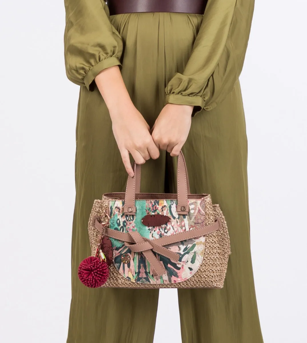 Raffia bowling bag with a bow