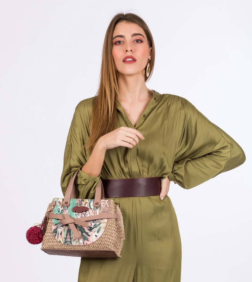 Raffia bowling bag with a bow