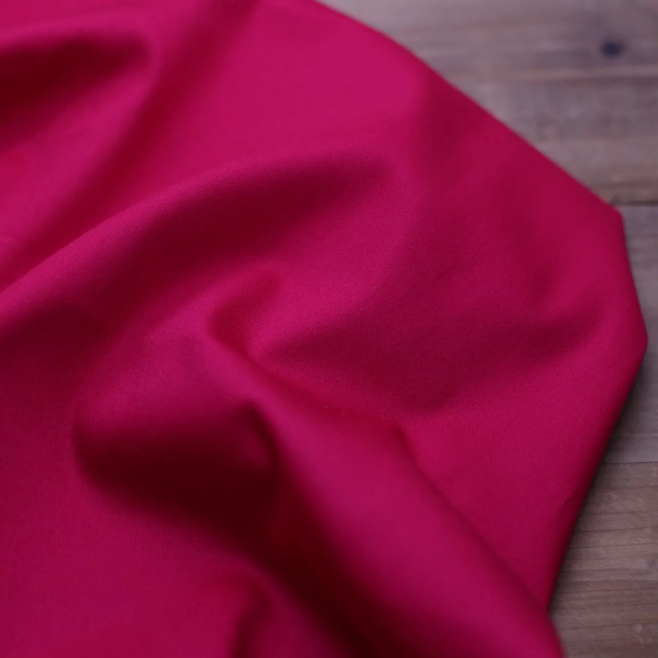 Tissu Fine Gabardine de coton unie Stretch - Framboise (Vendu par 10cm)
