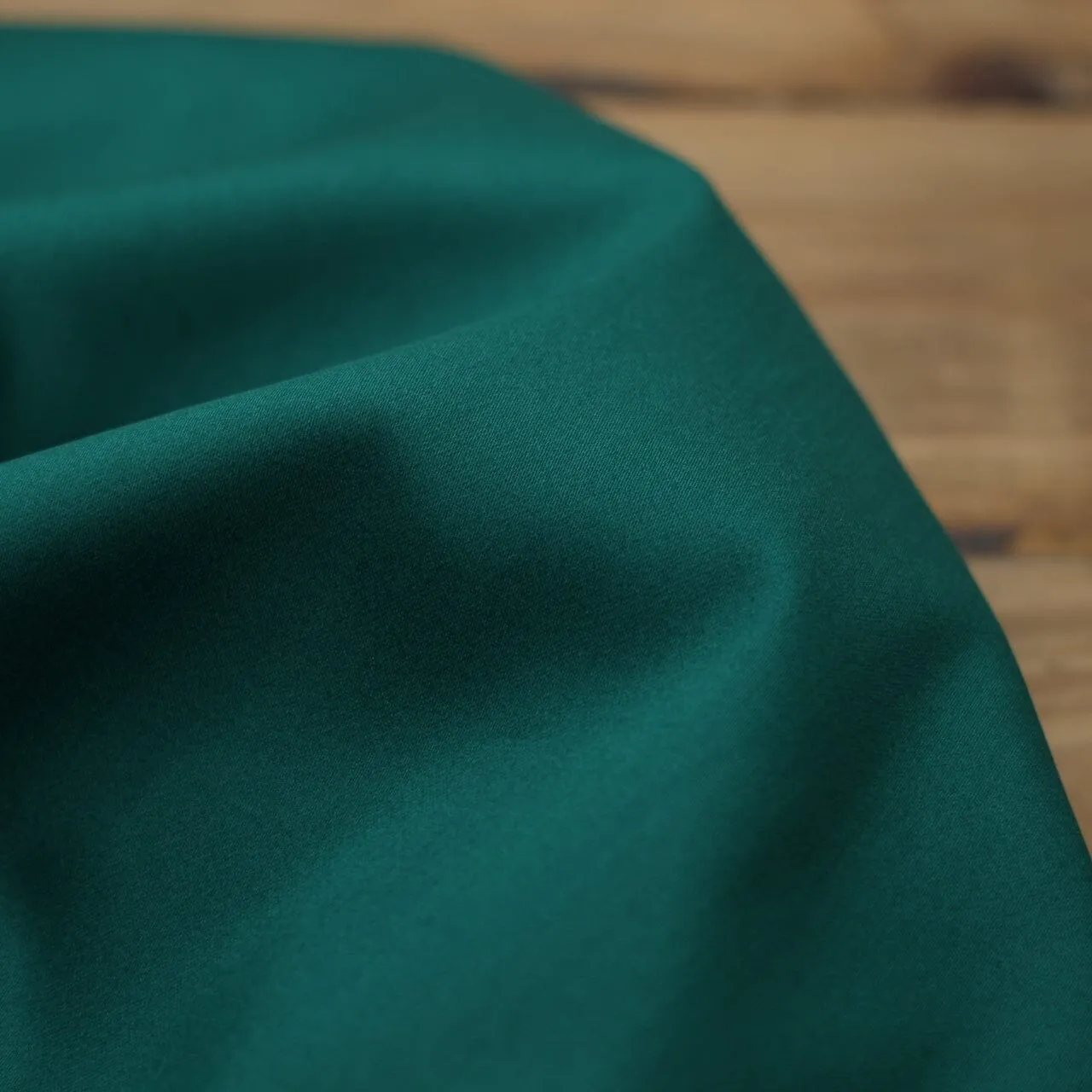 Tissu Fine Gabardine de coton unie Stretch - Vert foret (Vendu par 10cm)