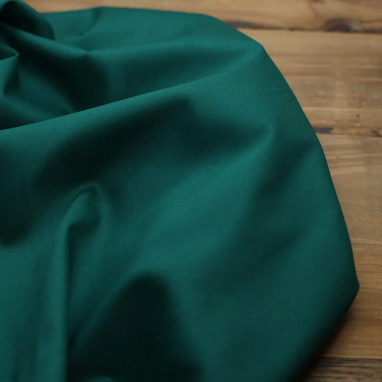 Tissu Fine Gabardine de coton unie Stretch - Vert foret (Vendu par 10cm)
