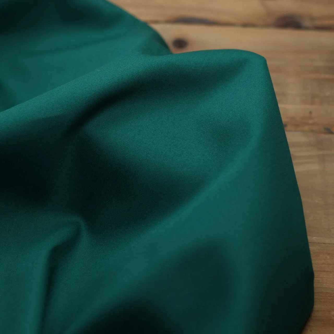 Tissu Fine Gabardine de coton unie Stretch - Vert foret (Vendu par 10cm)