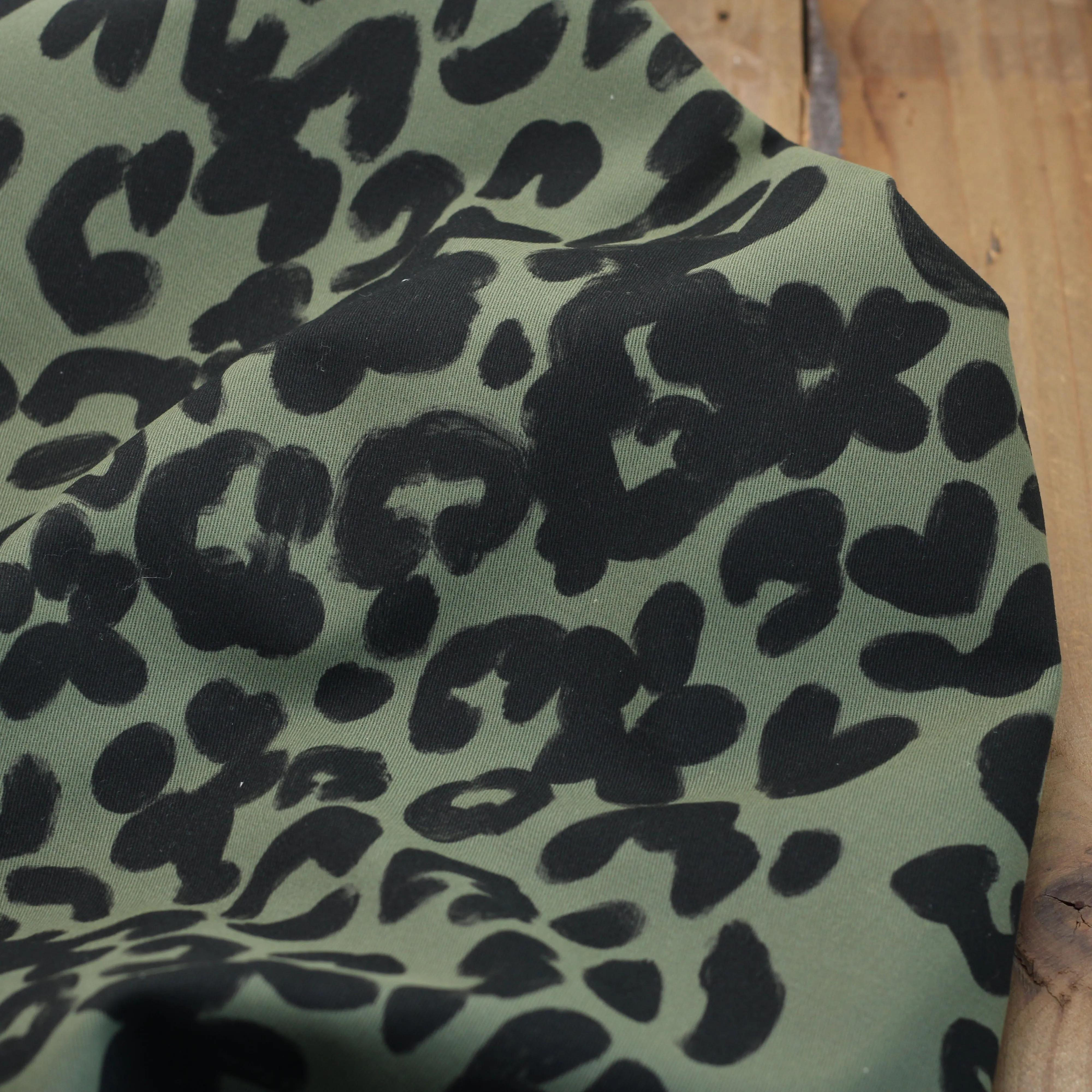 Tissu gabardine de coton Stretch- LEO - Vert Kaki  (Vendu x10cm)