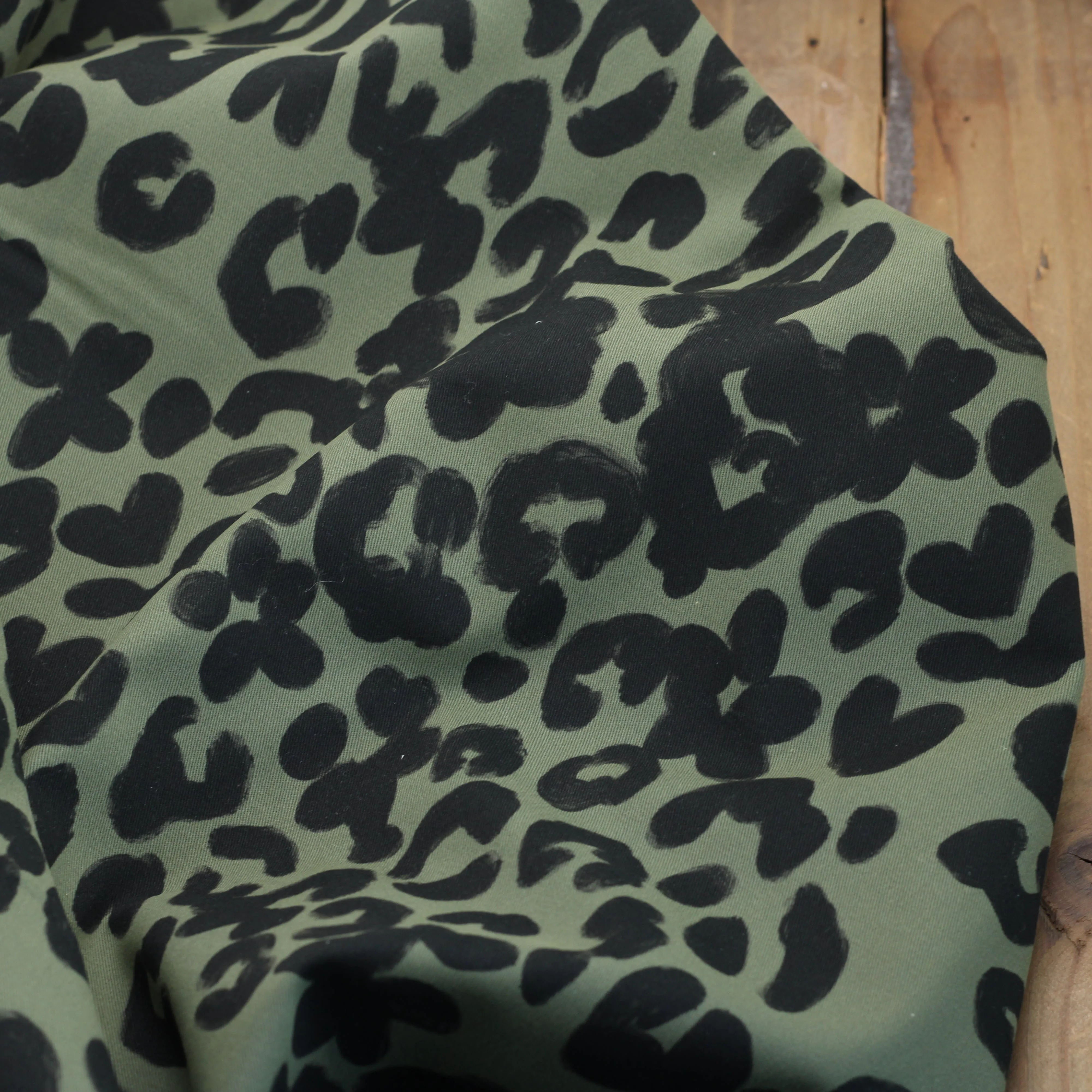 Tissu gabardine de coton Stretch- LEO - Vert Kaki  (Vendu x10cm)
